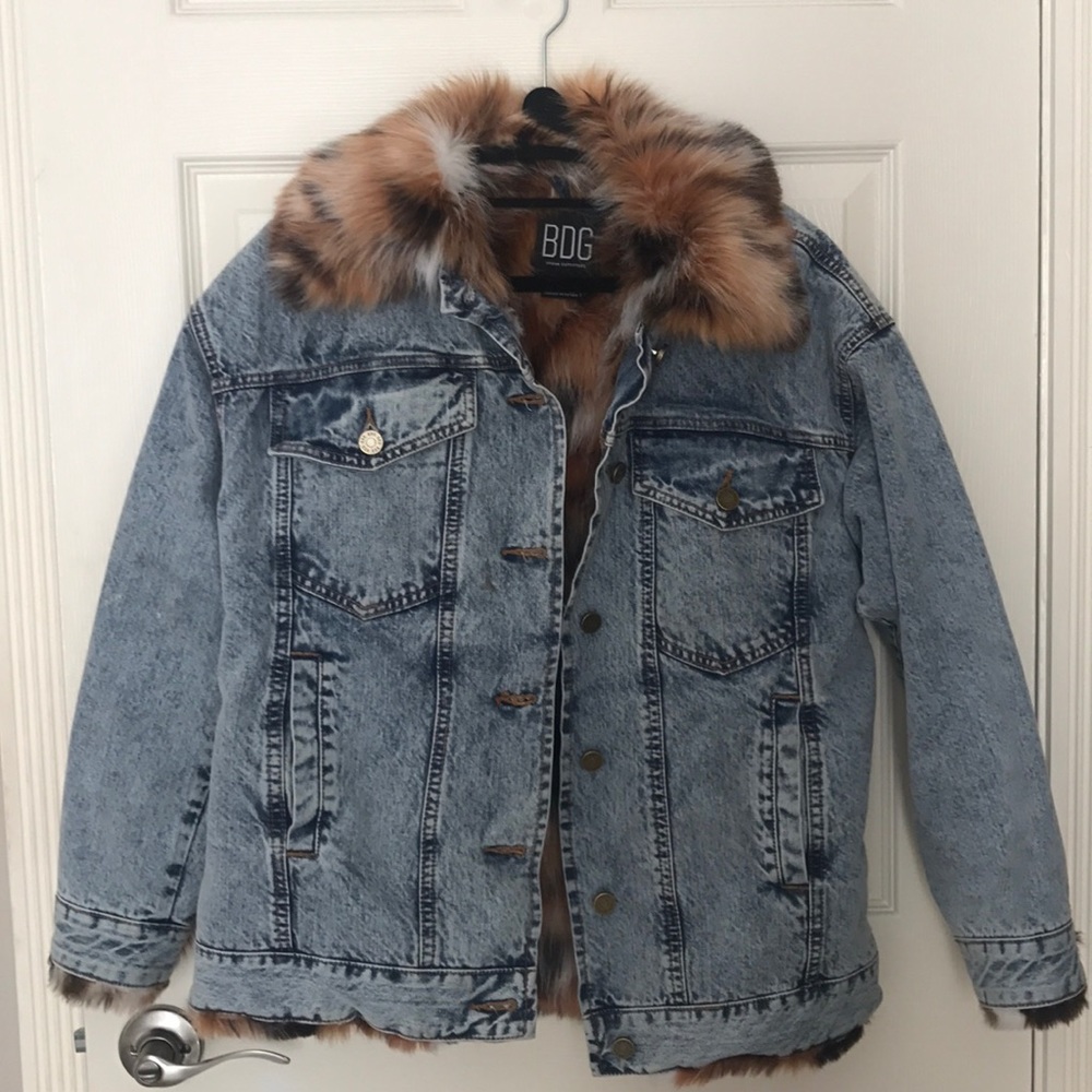 Jean jacket with fur lining
